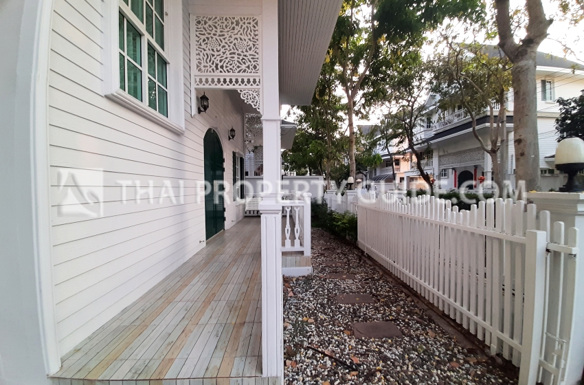 House with Shared Pool in Sukhumvit 